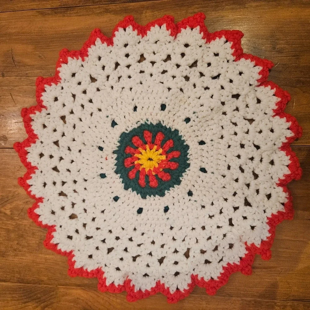 Vintage Handmade Crochet Christmas Poinsettia Doily Red Green White 13